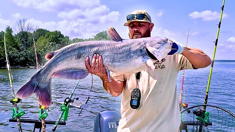 Easy Way To Fish For Catfish! This Rig Catches GIANT Fish!
