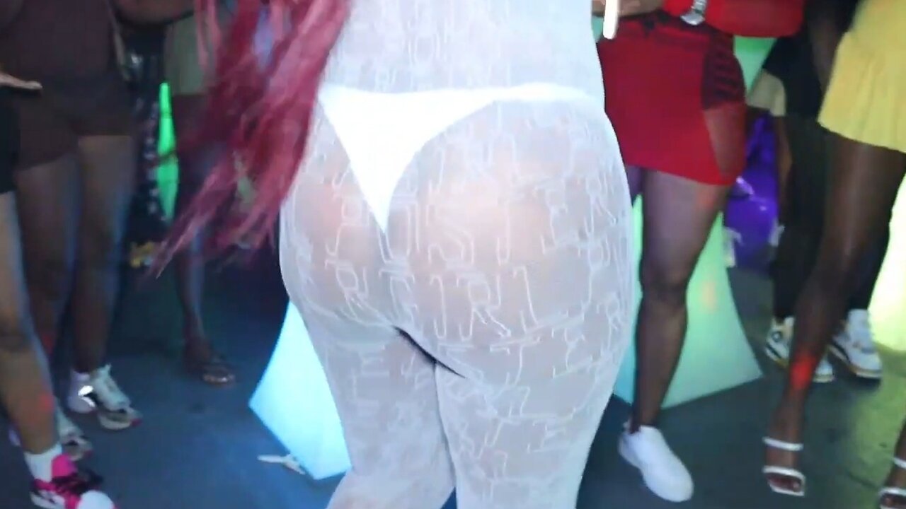 Transparent leggings with visible thong in public. See-through spandex. Sheer yoga pants. #268