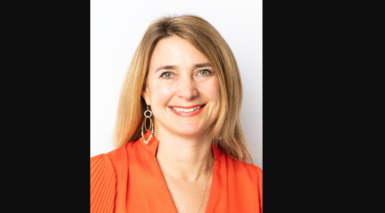 Psychoanalysing Social Media Superstars & Psychopaths - CHARACTER PROFILES - Alison Lomax