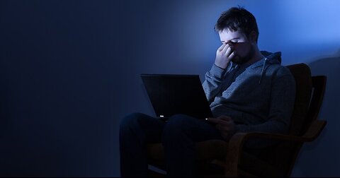Daily Blue Light Exposure shortens Lifespan and causes Brain Neurodegeneration