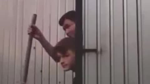 Two women fighting 🤣