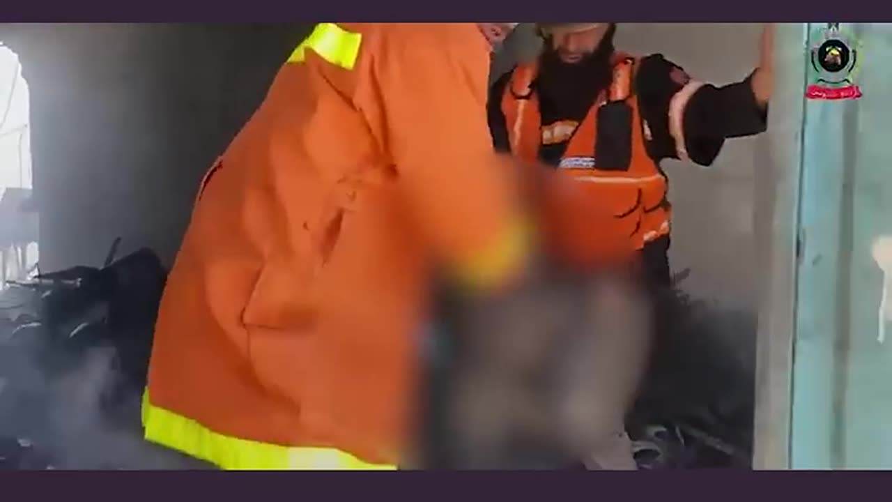 Gaza civil defence crews retrieve bodies ...