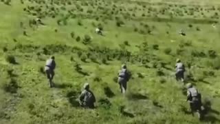 Entrenamiento militar de China: drones FPV y perros robóticos en acción
