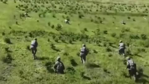 Entrenamiento militar de China: drones FPV y perros robóticos en acción