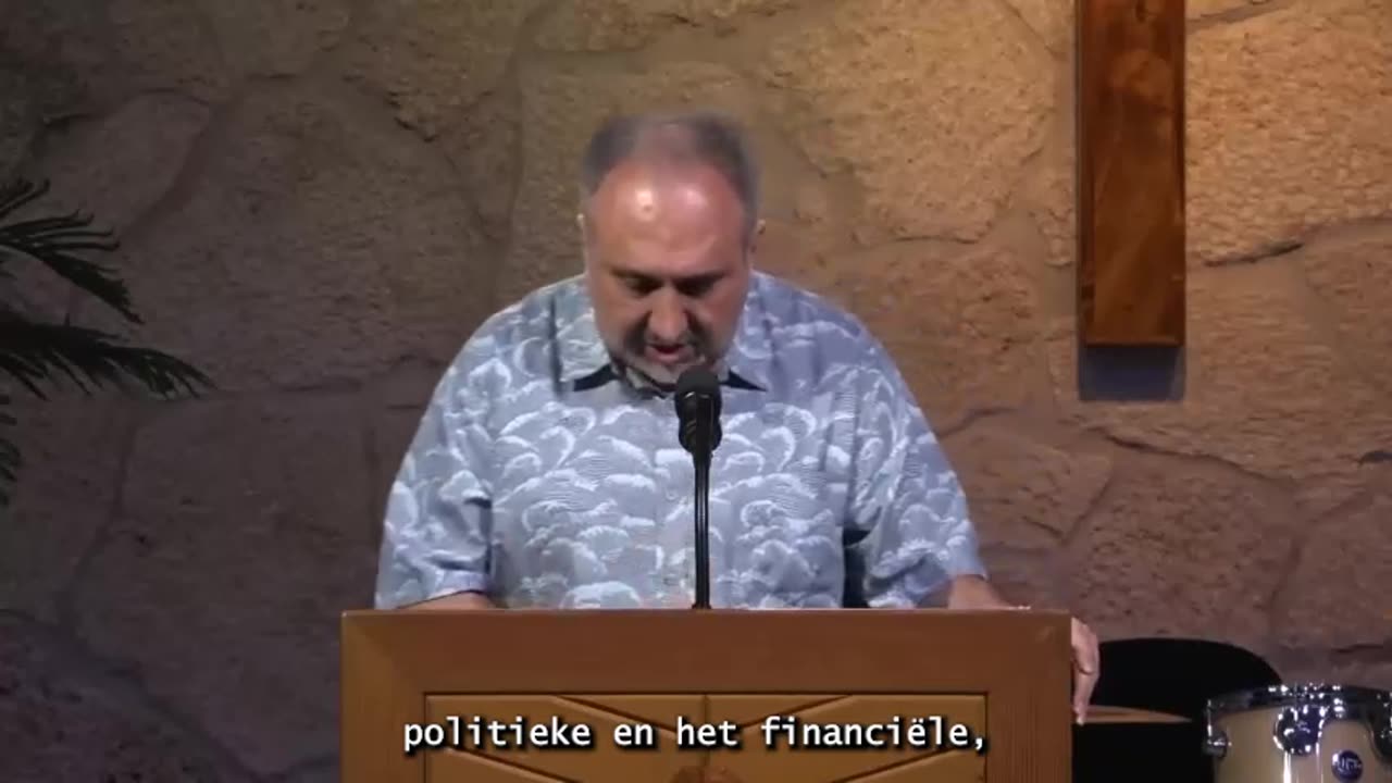 Manipulating Right & Left to Divide & Distract Us (Dutch/NL Subs)