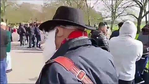 Come and walk with us around London Speakers Corner!🤪