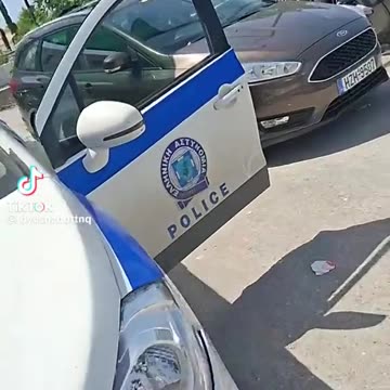 makeleio.gr - Γ@φτοι αλωνιζουν μέσα σε αστυνομικό τμήμα μπαίνοντας μέσα σε περιπολικο