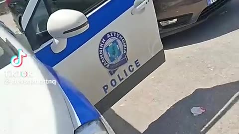 makeleio.gr - Γ@φτοι αλωνιζουν μέσα σε αστυνομικό τμήμα μπαίνοντας μέσα σε περιπολικο