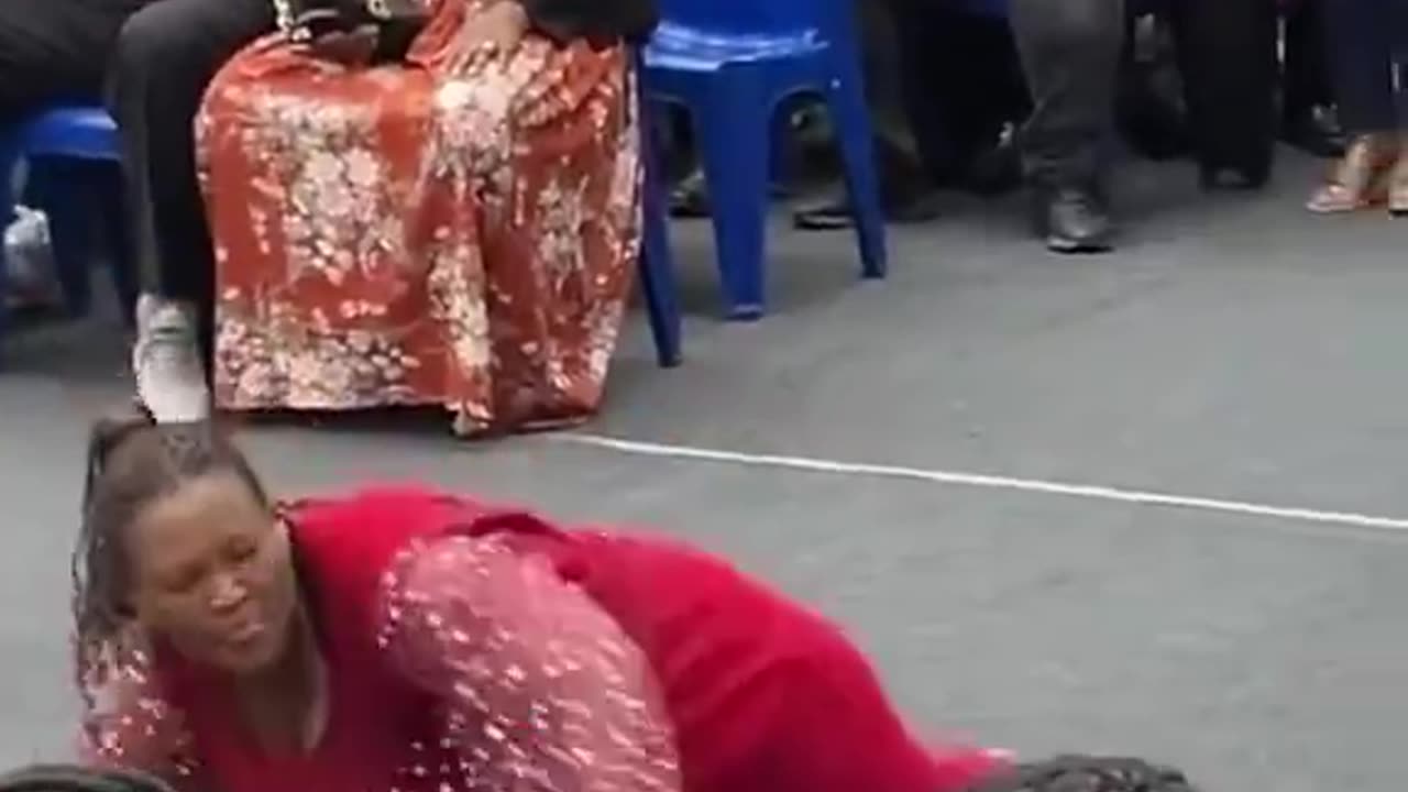 Negro rolls on the ground like a demonic possession at graduation