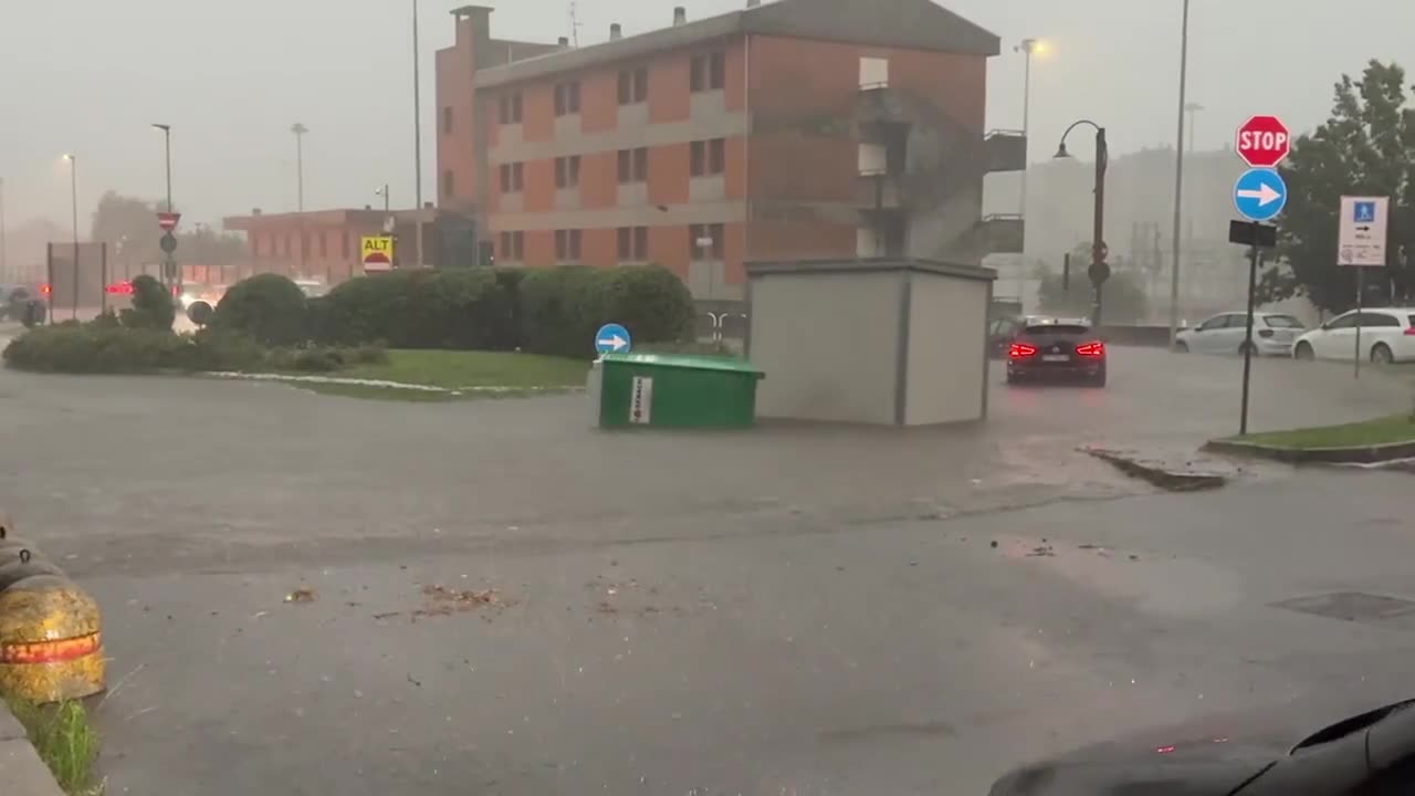😂📦 Prefabricated Box Fail Will Make You Laugh! | FunFM