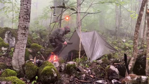 SOLO OVERNIGHT CAMPING IN THE RAIN - RELAXING