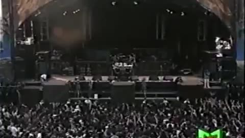 Megadeth performing "Symphony Of Destruction" in Italy, 1992