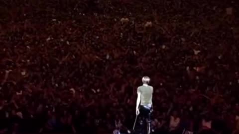 Bryan Adams - Heaven - Crowd Sings to Him