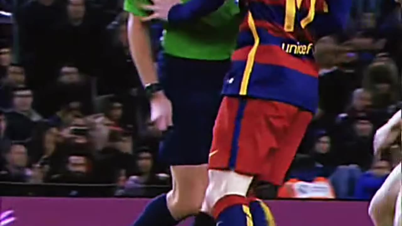 The intelligence of the goat #football #soccer #chjllball_team