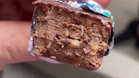 Chocolate के अंदर कीड़े हैं #chocolate #viral #shorts #insects #omg #short - 1080