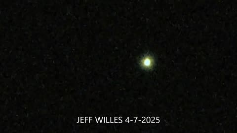 Images incroyables ! Une météorite a-t-elle frappé la montagne ? Un objet étrange dans la forêt