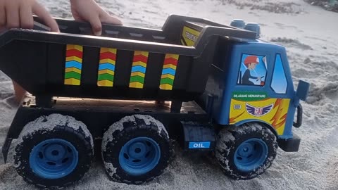 Part 2 – Building Sandcastles with Family | Beach Day Happiness
