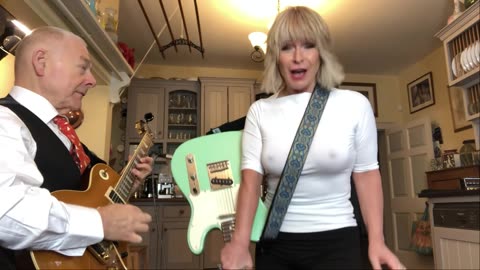 20210131 Toyah & Robert's Sunday Lunch - I Love Rock 'n Roll [w6zp6FKR0hg]