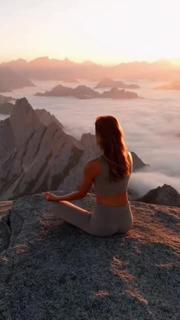 This Girl Meditated on a Mountain Peak… The Result Is Unreal 🤯✨