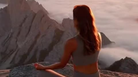 This Girl Meditated on a Mountain Peak… The Result Is Unreal 🤯✨