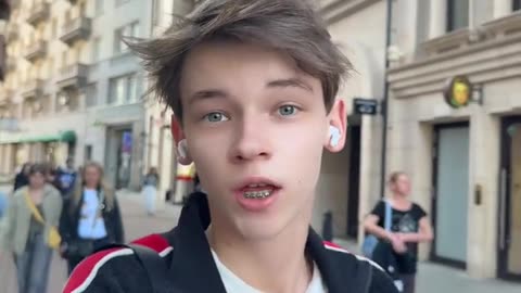 People’s Reactions When I Vlog in Moscow treets at Day