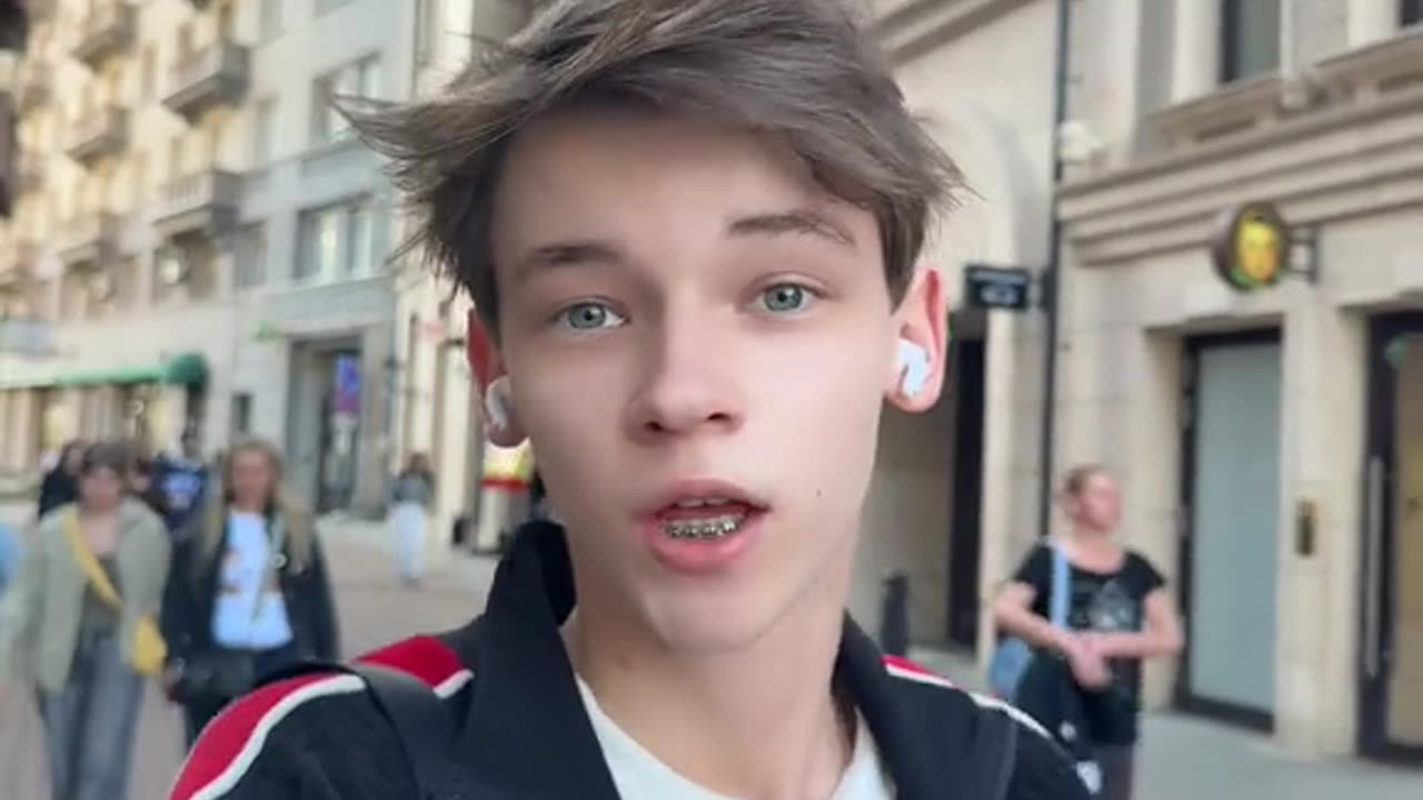 People’s Reactions When I Vlog in Moscow treets at Day