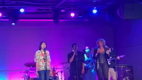 Angel singing Summer Breeze
