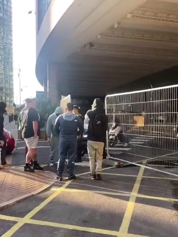 🚨BREAKING: The illegal migrants living in the luxury hotel in Canary Wharf...