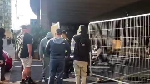 🚨BREAKING: The illegal migrants living in the luxury hotel in Canary Wharf...