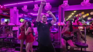 Kiss or Slap in Soi 6, Pattaya 🇹🇭 | Wild Nightlife with Thai Girls!