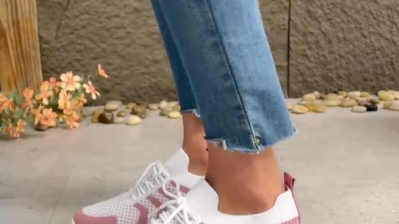 Women's fashionable mesh sneakers