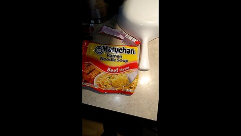 Eating Maruchan Ramen Noodle Beef Flavor, Dbn, MI, 7/13/25