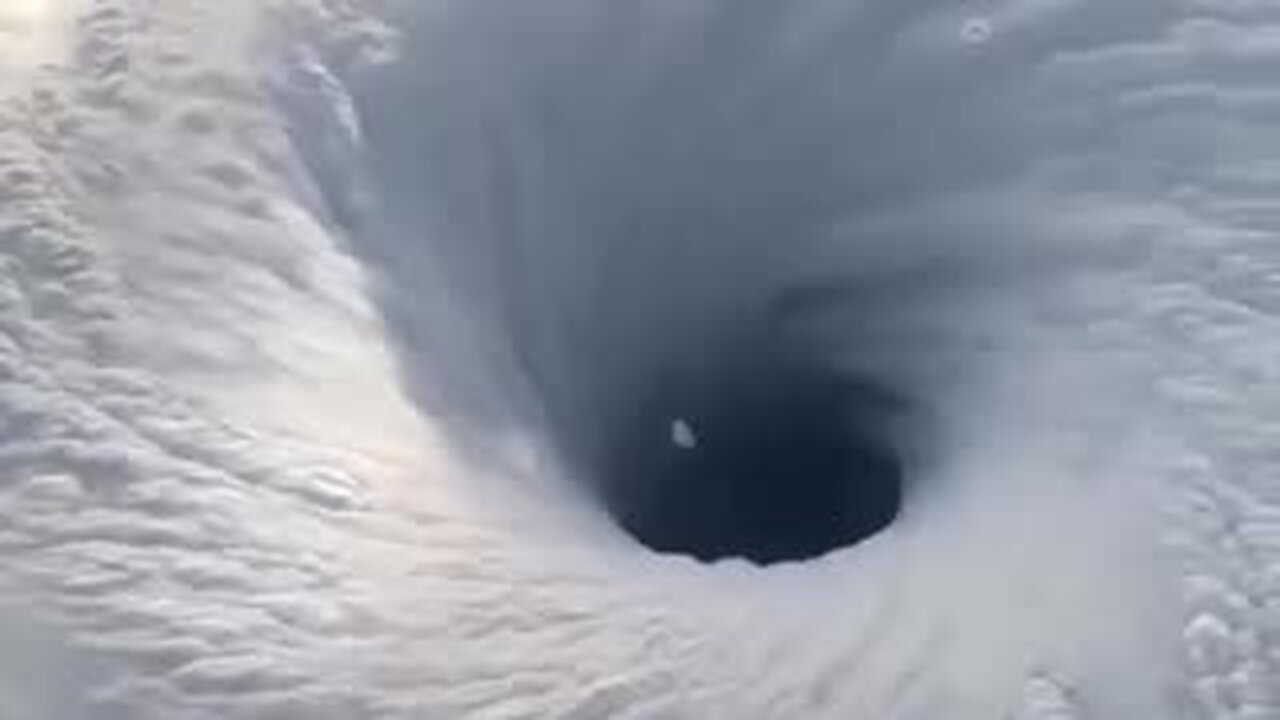 🌪️ LIVE VIEW FROM Treasure Beach Jamaica - Hurricane Melissa 2025🌪️