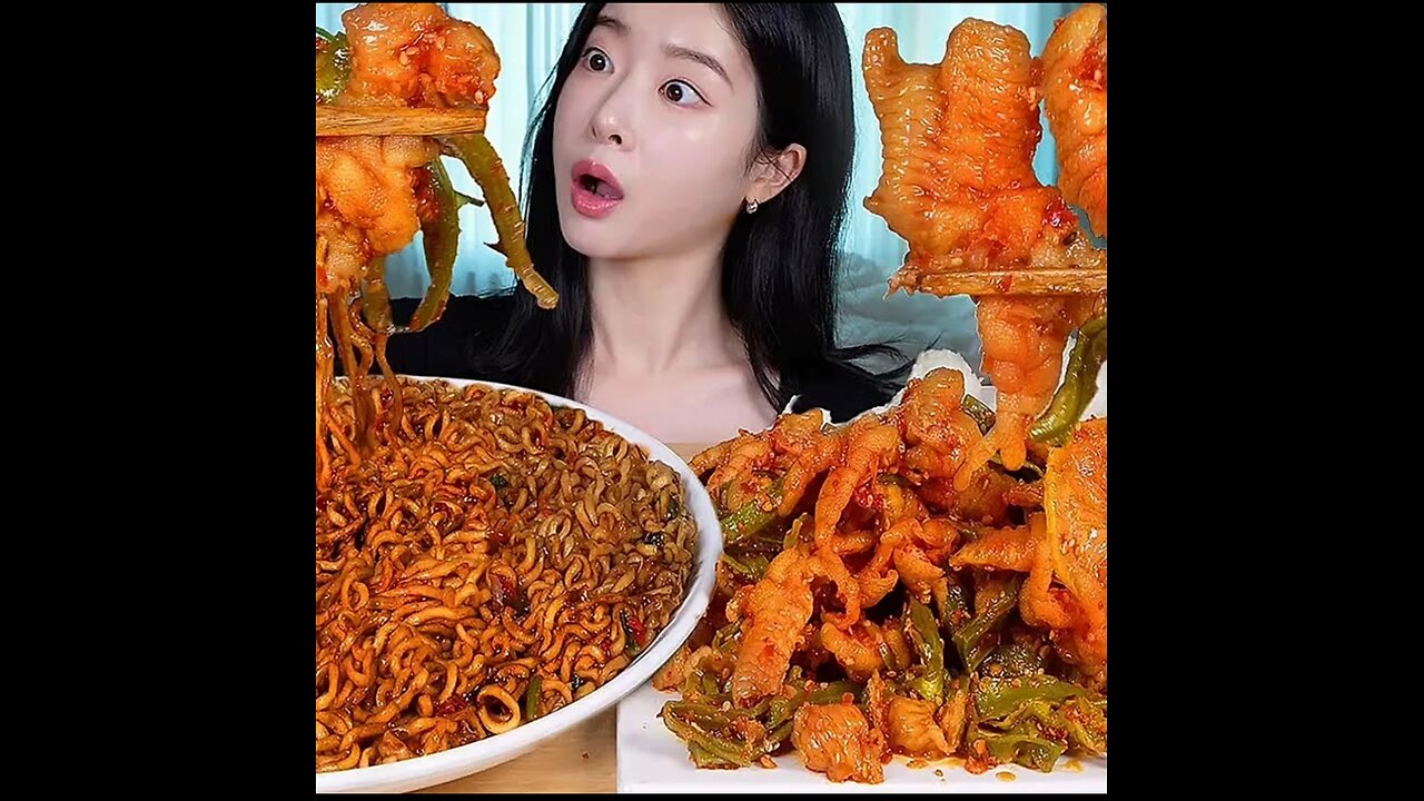 Spicy fried Noodles with Chicken feet