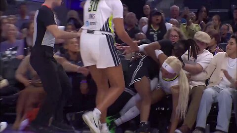 🫢 DiJonai Carrington JUMPED ON & RIDDEN out of bounds | Dallas Wings WNBA women's basketball
