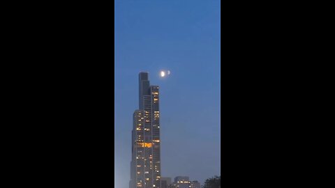 Call me a conspiracy theorist but I am pretty sure it is not normal for the moon to glitch like that