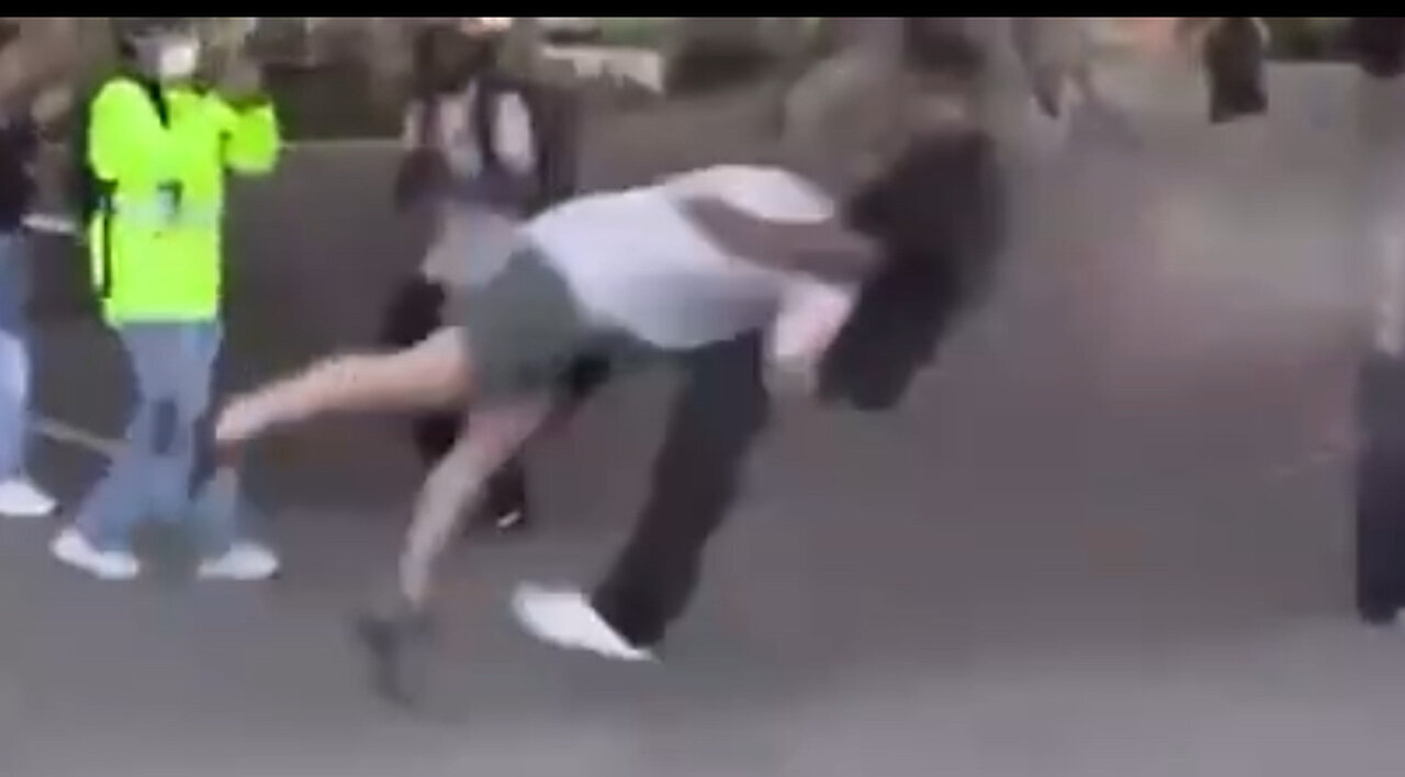 Watch Violently Rioter get his ass Speared after throwing bottle at Cop