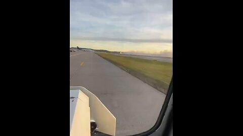 🚨🚨 Video shows moment UPS Flight 2976 crashes during takeoff