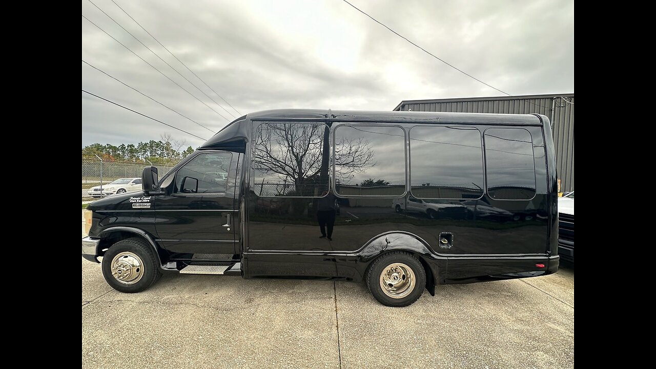 HOT! 2011 Ford Party Bus Private Events Bus with Massage Chairs, Mini Bar & Dance Floor