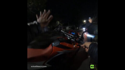 Cámara de casco de motociclista capta cómo le roban su vehículo