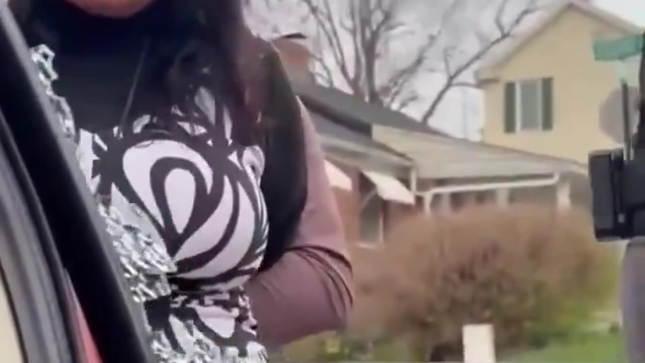 ICE removes MS-13 member from her car