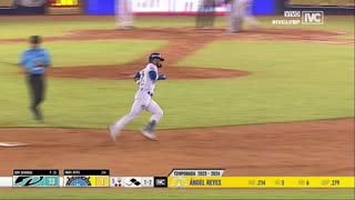 Ángel Reyes sacudió el cuarto