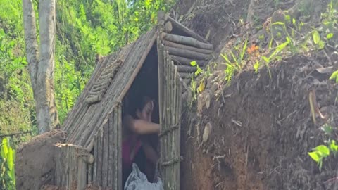 1 - 11 The girl built a safe shelter by herself during the big storm, with no water or food