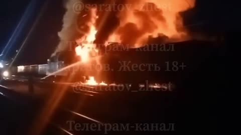 🚂🔥 Freight locomotive caught fire in Saratov region at night!