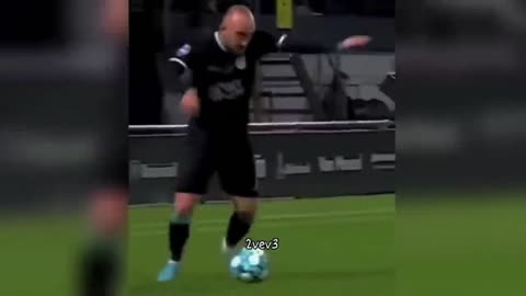 Funny Football FAILS & SKILL