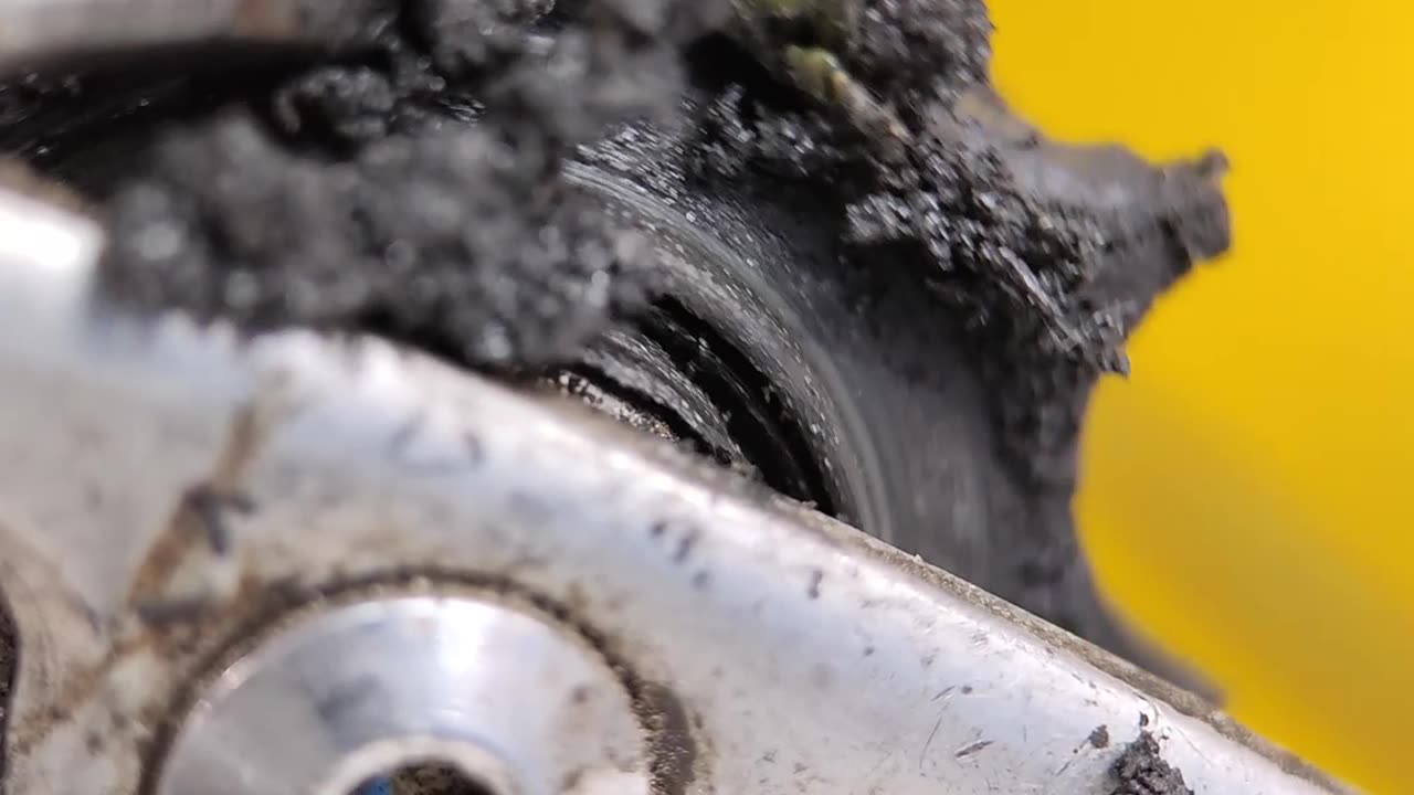 How to quickly clean bicycle gears