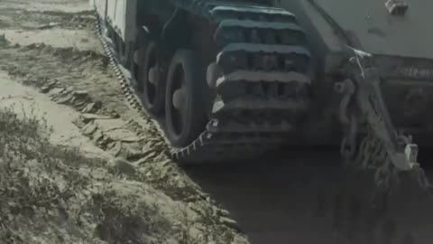يلعبون بالمحتل مثل كرة السلة