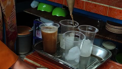 Sweet & Fresh! Buying Traditional Sugarcane Iced Tea on a Hot Day