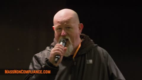 Iain Davis speaks in London at the Mass Non-Compliance Protest against Digital ID