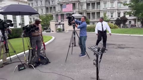 Reports say ‘Secret Service just locked down the front lawn of the White House